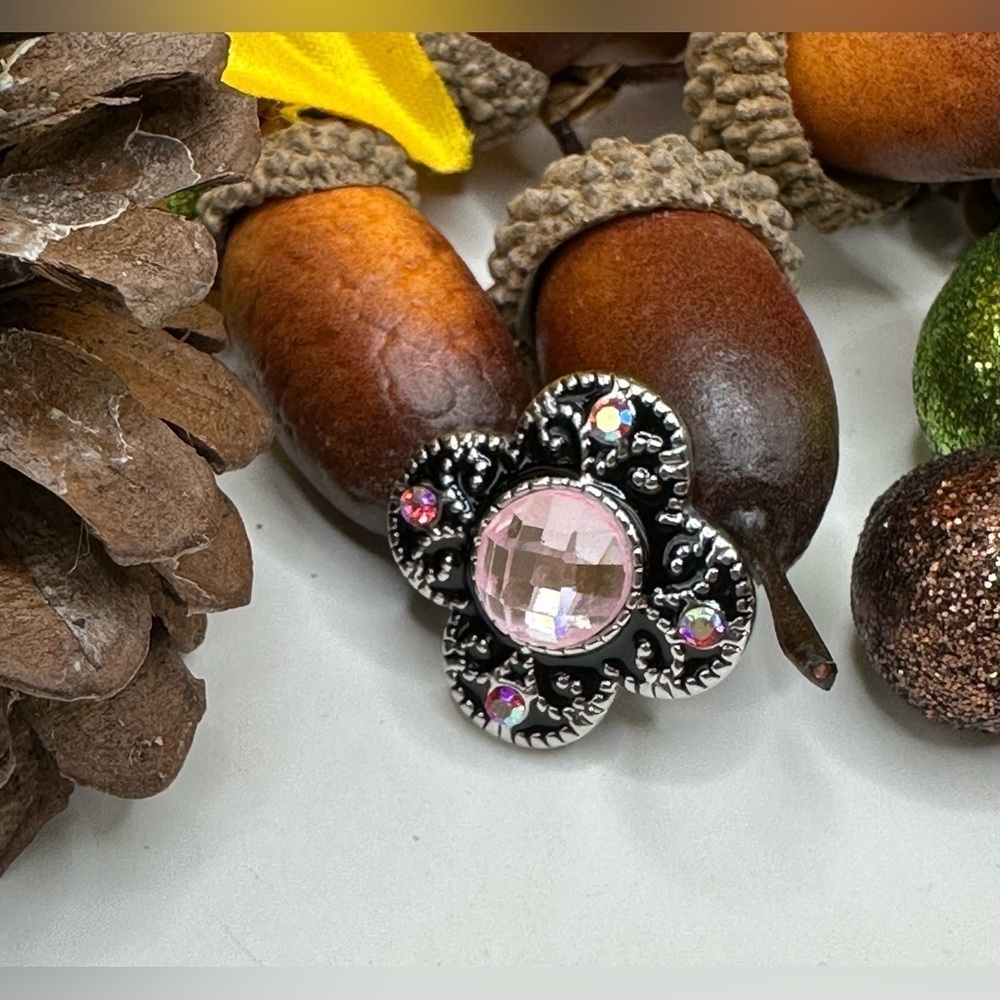 Ginger Snap #222 - “Victorian Light Pink Sparkle” For 18mm Snap Jewelry
